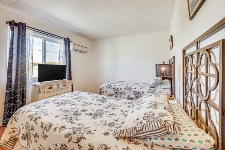Master Bedroom Harmonic House